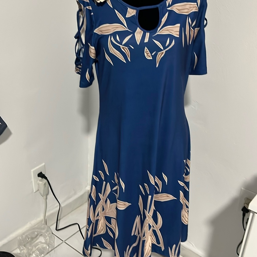 Vestido estampadoazul con dibujos en beige